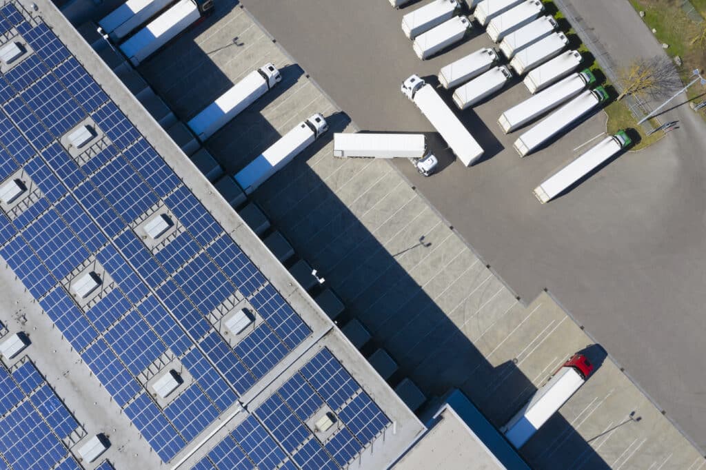 Schwerlast-Depot mit Photovoltaik
